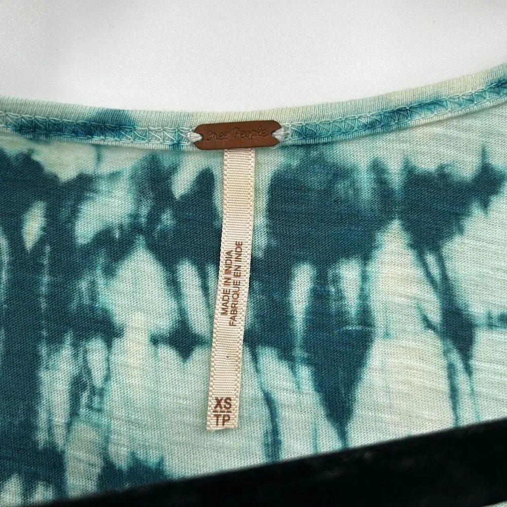 FREE PEOPLE Blue Green Tie Dye Y2K Scoop Neck Beaded Boho Tank Top Size XS